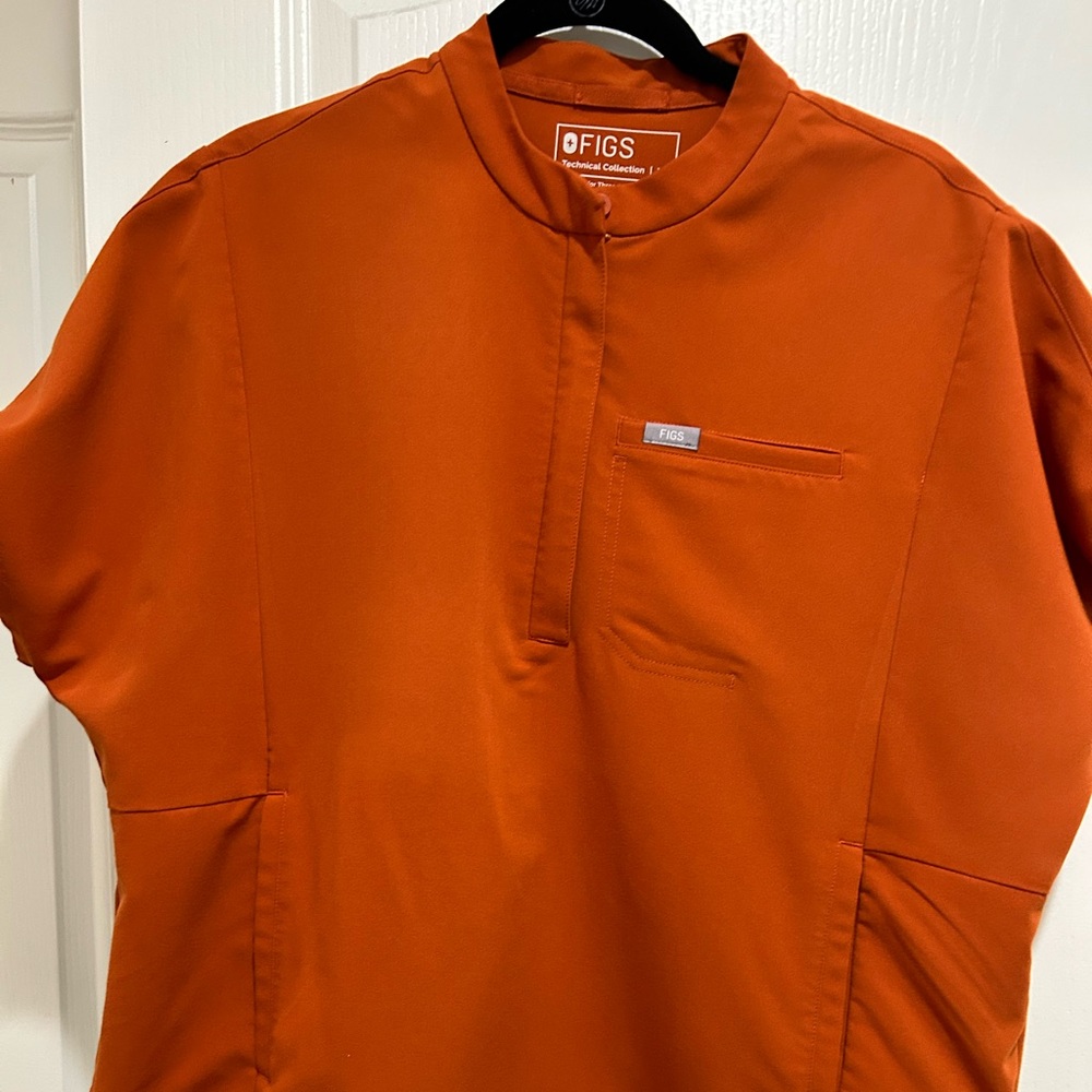 Figs Dirty Chai Technical Collection scrub top XL